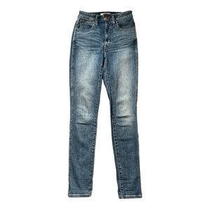 Madewell Curvy Roadtripper Medium Wash Jeans Women’s Size 25 Tall. B4